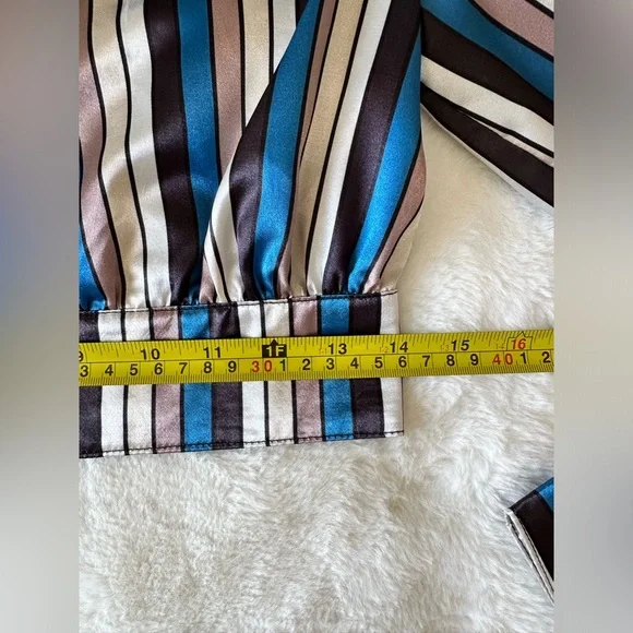 PrettyLittleThing Cropped Button Up Top - Picture 5 of 10